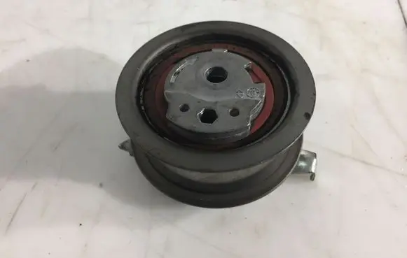 Volkswagen PASSAT B7 Belt tensioner pulley 03L109243