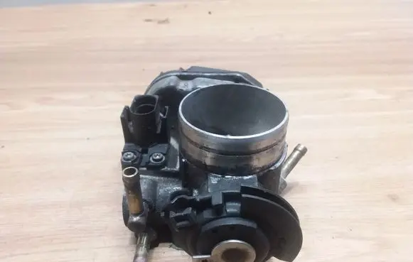 Volkswagen Transporter - Caravelle T4 Throttle valve 06A133064B