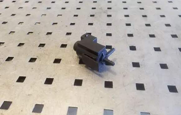 BMW X5 E53 Vacuum valve 72234100