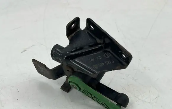 Audi A3 S3 8V Headlight/headlamp level sensor 5Q0512521J