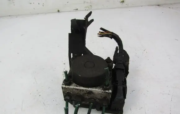 Nissan Almera Tino ABS Pump 