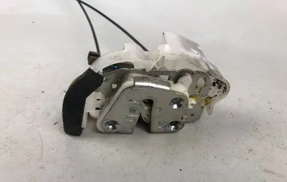 Subaru Impreza III Front door lock