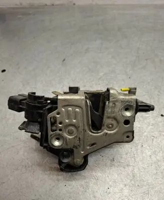 Mercedes-Benz E W210 Front door lock 2027203535