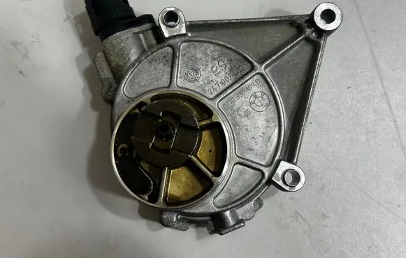 BMW 4 F32 F33 Vacuum pump 7622380