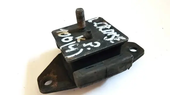 Toyota Land Cruiser (J100) Engine mount bracket 1236117070