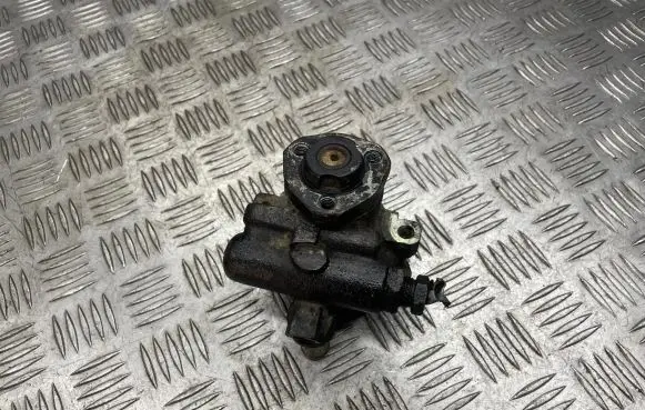 Volkswagen Polo III 6N 6N2 6NF Power steering pump 26016947