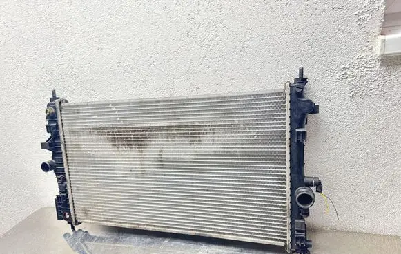Opel Insignia A Coolant radiator 63071501E 0352960003