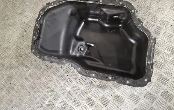 Toyota Auris 150 Oil sump 121020R010