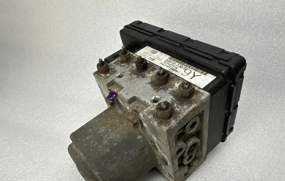 Toyota Corolla Verso E121 ABS Pump 4451013070 FAJ1610304 8954113040