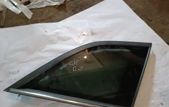 Chrysler Pacifica Rear side window AS3