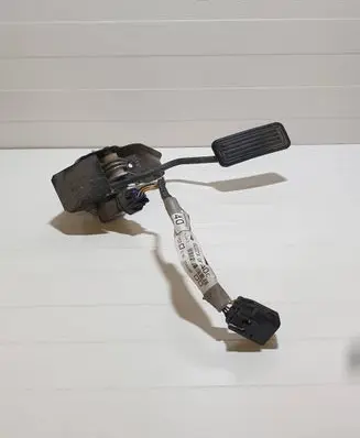 Toyota Corolla Verso AR10 Accelerator throttle pedal 822230F040C 204348