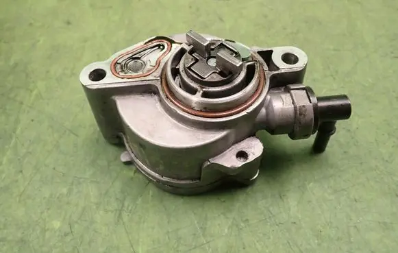 Mazda 3 I Vacuum pump 18SKV047