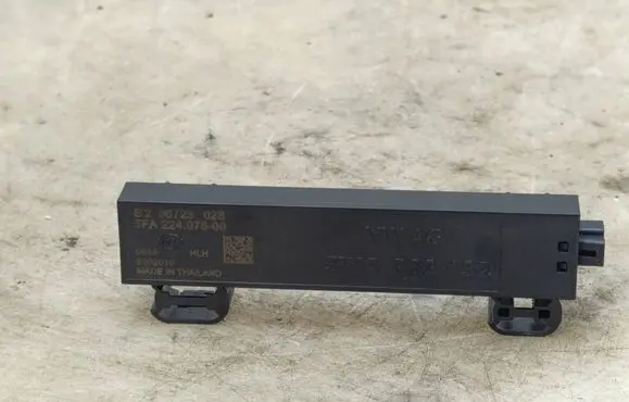 Audi A3 8Y Keyless system antenna 5FA22407500 2802010 5WA962132
