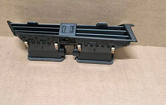 Audi Q3 F3 Dash center air vent grill 83B820903