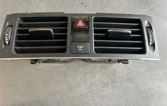 Mercedes-Benz C W204 Dash center air vent grill A2048304154