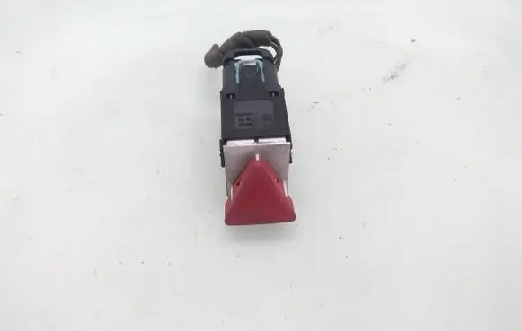 Volkswagen PASSAT B6 Hazard light switch