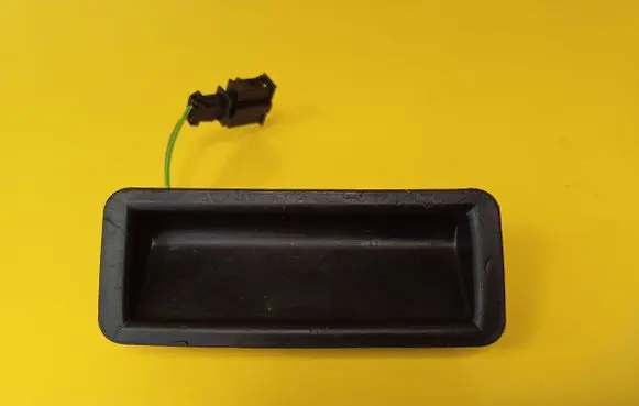 Skoda Fabia Mk1 (6Y) Tailgate/trunk/boot exterior handle 6Y0827574