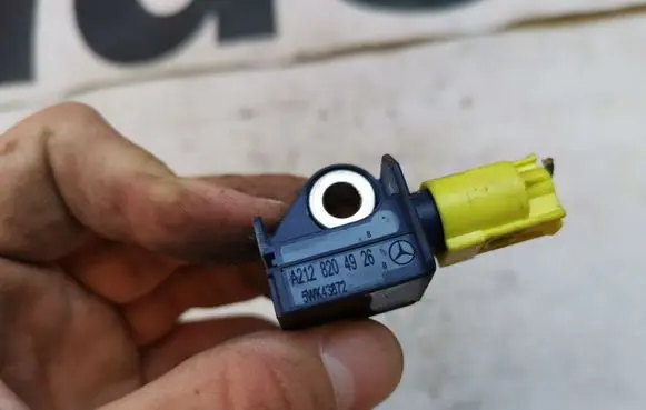 Mercedes-Benz E W212 Airbag deployment crash/impact sensor A2128204926 2128204926