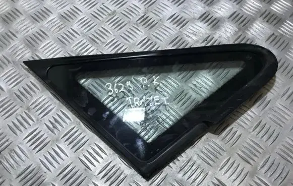 Hyundai Trajet Front triangle window/glass 