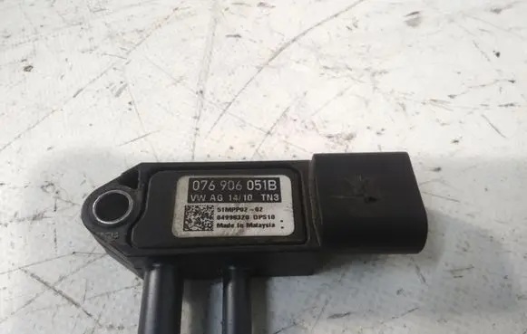 Volkswagen PASSAT CC Exhaust gas pressure sensor 076906051