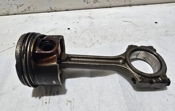 Nissan Juke I F15 Piston with connecting rod 72l74 68041