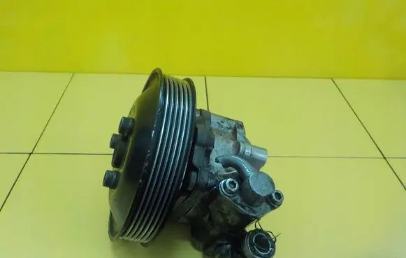 Audi A4 S4 B8 8K Power steering pump 8K0145156E