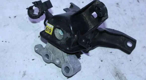 Toyota Auris E180 Engine mount bracket