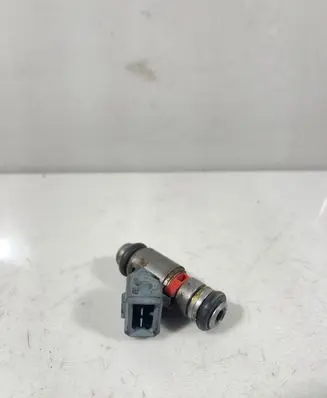 Volkswagen Golf IV Fuel injector 036031C
