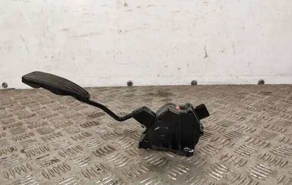 Subaru Outback (BS) Accelerator throttle pedal 36010AL050