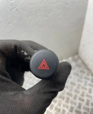 Nissan Juke I F15 Hazard light switch 06019
