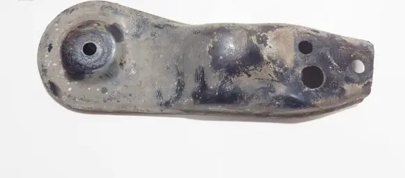 Engine mounting bracket