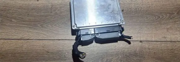 Volkswagen PASSAT B7 Engine control unit/module 8d0907558b