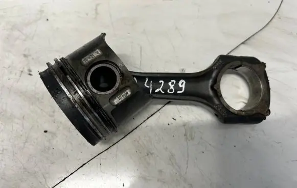 Mercedes-Benz E W211 Piston with connecting rod