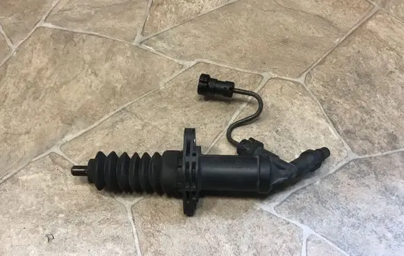 BMW 1 F20 F21 Clutch slave cylinder 6795711