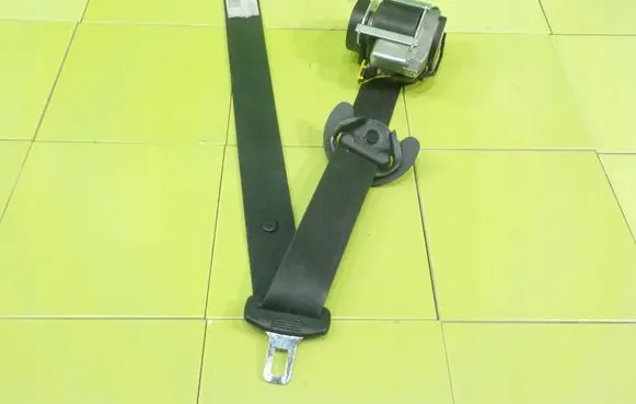 Volkswagen Golf VI Front seatbelt 1K3857706N XP155