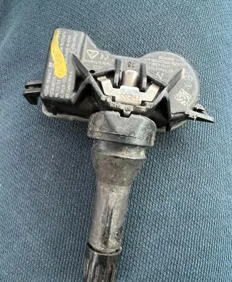 Renault Zoe Tire pressure sensor 407004cb0b