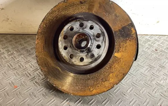 Front wheel hub