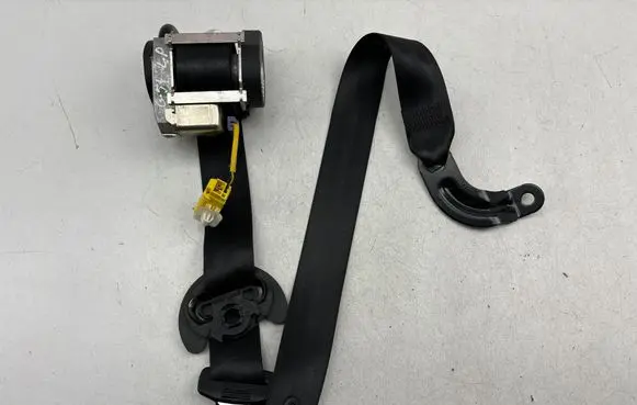 Volkswagen Golf Plus Front seatbelt 604989300 008L000 H40813