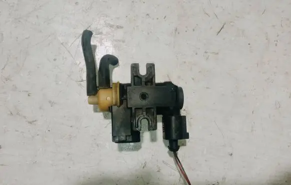 Audi A4 S4 B8 8K Turbo solenoid valve