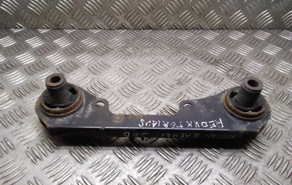 Nissan Qashqai+2 Rear differential/diff mount bracket 