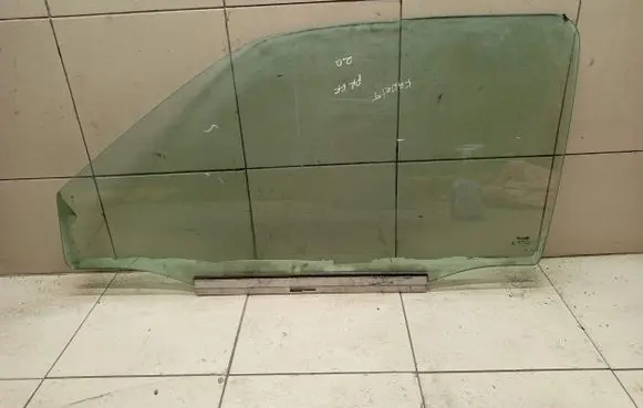 Opel Kadett E Front door window glass four-door