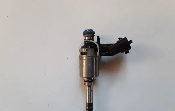 Hyundai Tucson TL Fuel injector B1129209