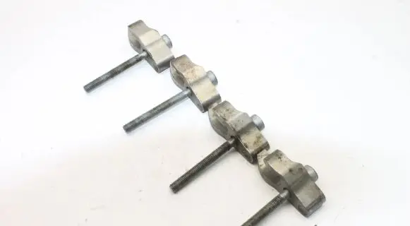 Mercedes-Benz C W204 Fuel Injector clamp holder