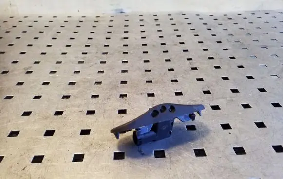Windshield washer spray nozzle