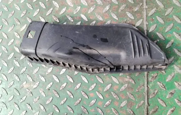 BMW 5 E60 E61 Air filter box cover 7789109