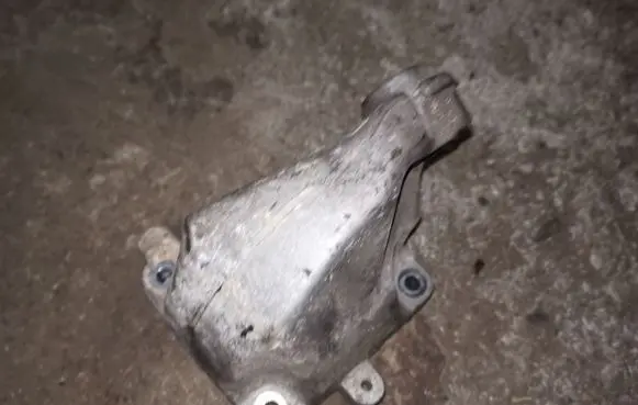 Mercedes-Benz ML W164 Engine mounting bracket A6422230304