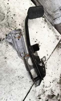 Mazda 3 I Clutch pedal