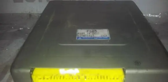 Mazda 626 Engine control unit/module FS0518881C E2T03591T