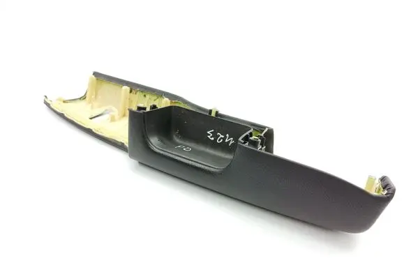 Hyundai Santa Fe Front door interior handle trim M823602B010HZ