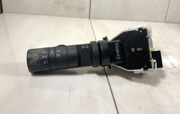 Nissan Qashqai Indicator stalk 14425
